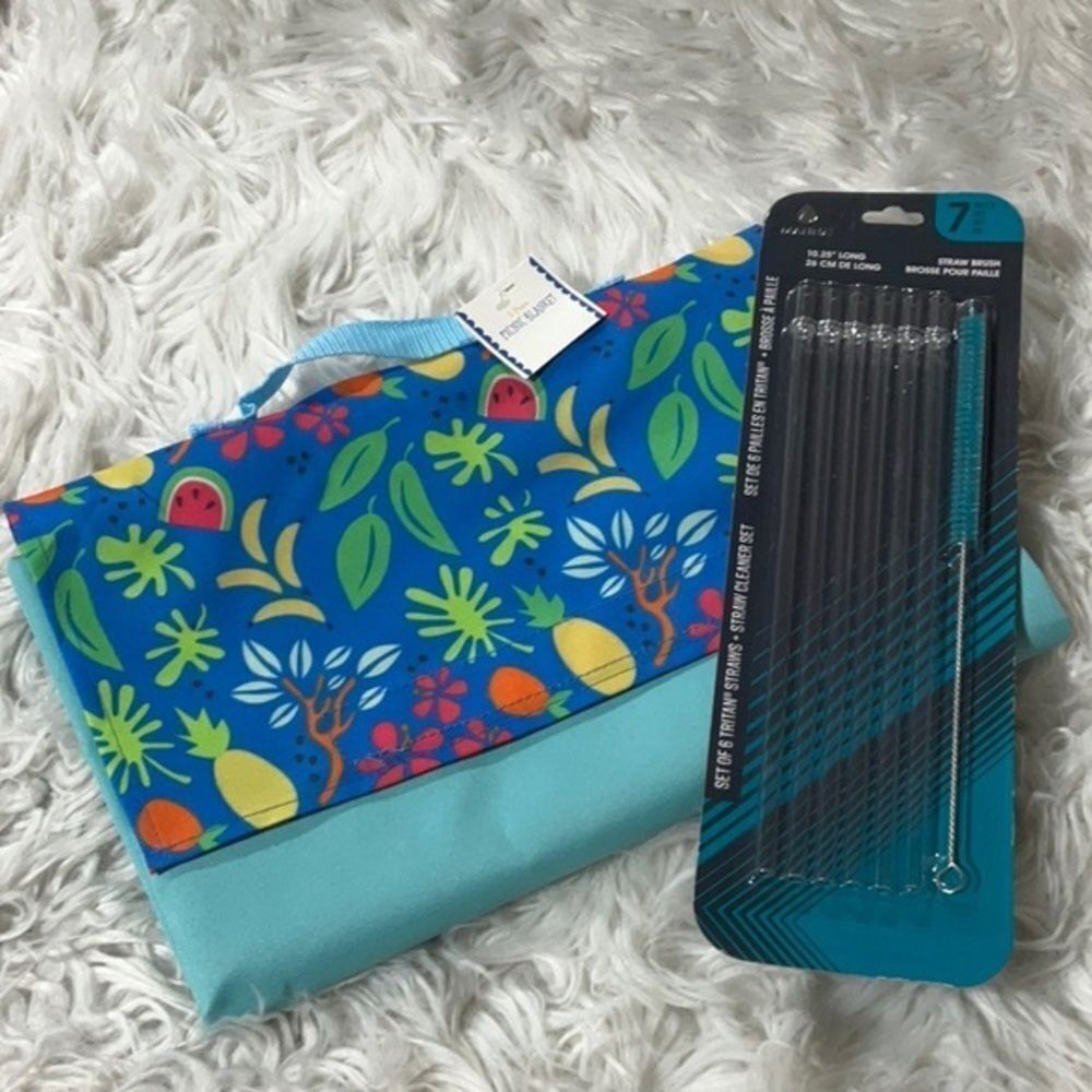 🟢3 for $20 PICNIC blanket and Clear straws w cleaner NWT